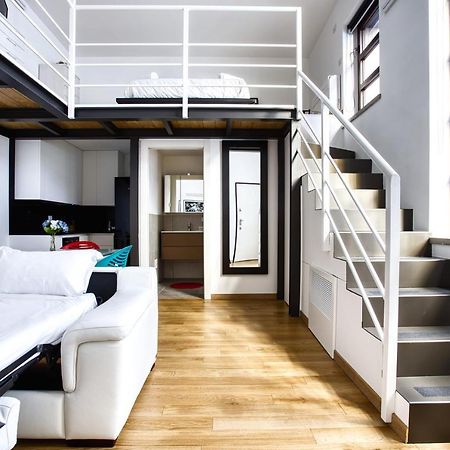 ミラノJoivy Charismatic 1-Bed Flat With Parkingアパートメント エクステリア 写真