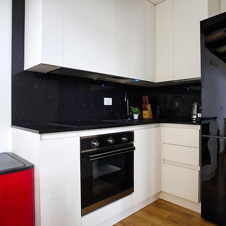 ミラノJoivy Charismatic 1-Bed Flat With Parkingアパートメント エクステリア 写真