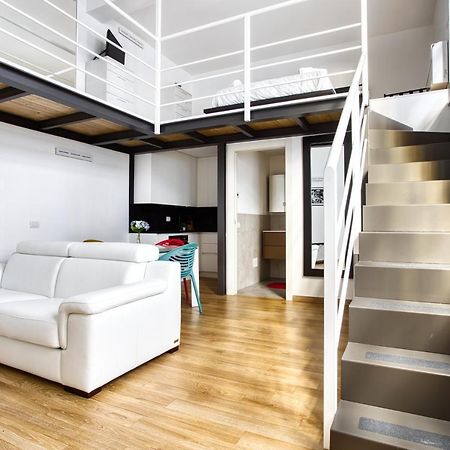 ミラノJoivy Charismatic 1-Bed Flat With Parkingアパートメント エクステリア 写真