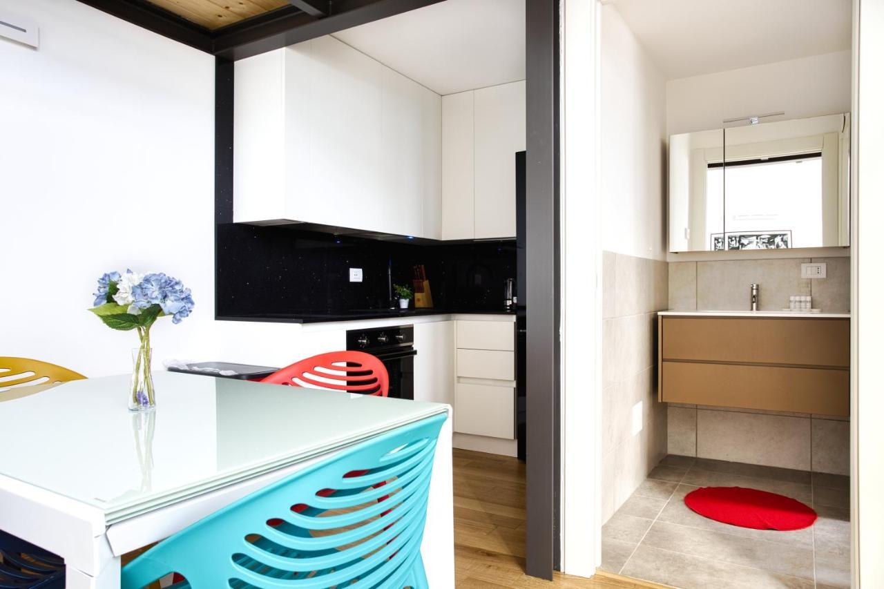 ミラノJoivy Charismatic 1-Bed Flat With Parkingアパートメント エクステリア 写真