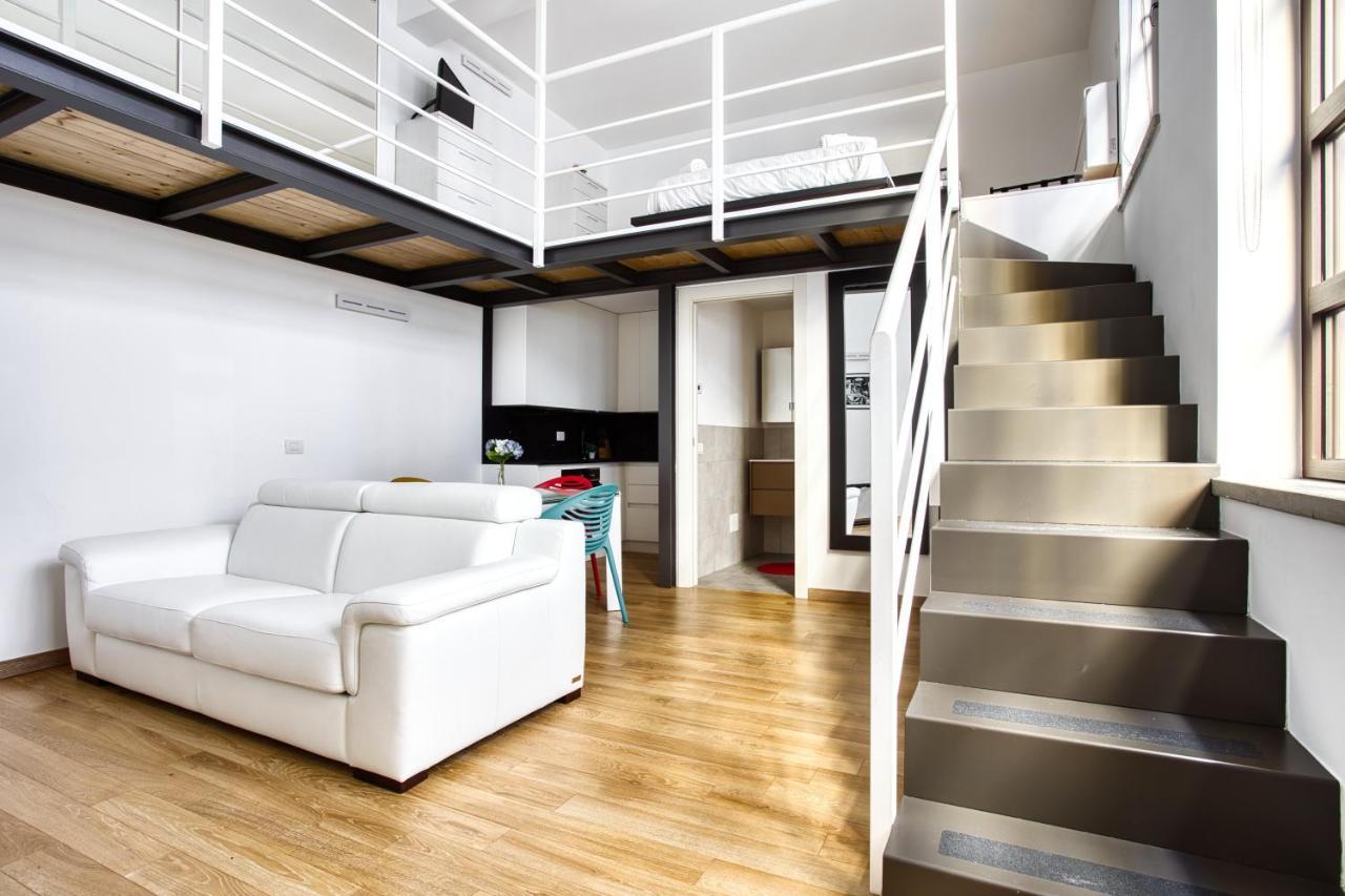 ミラノJoivy Charismatic 1-Bed Flat With Parkingアパートメント エクステリア 写真