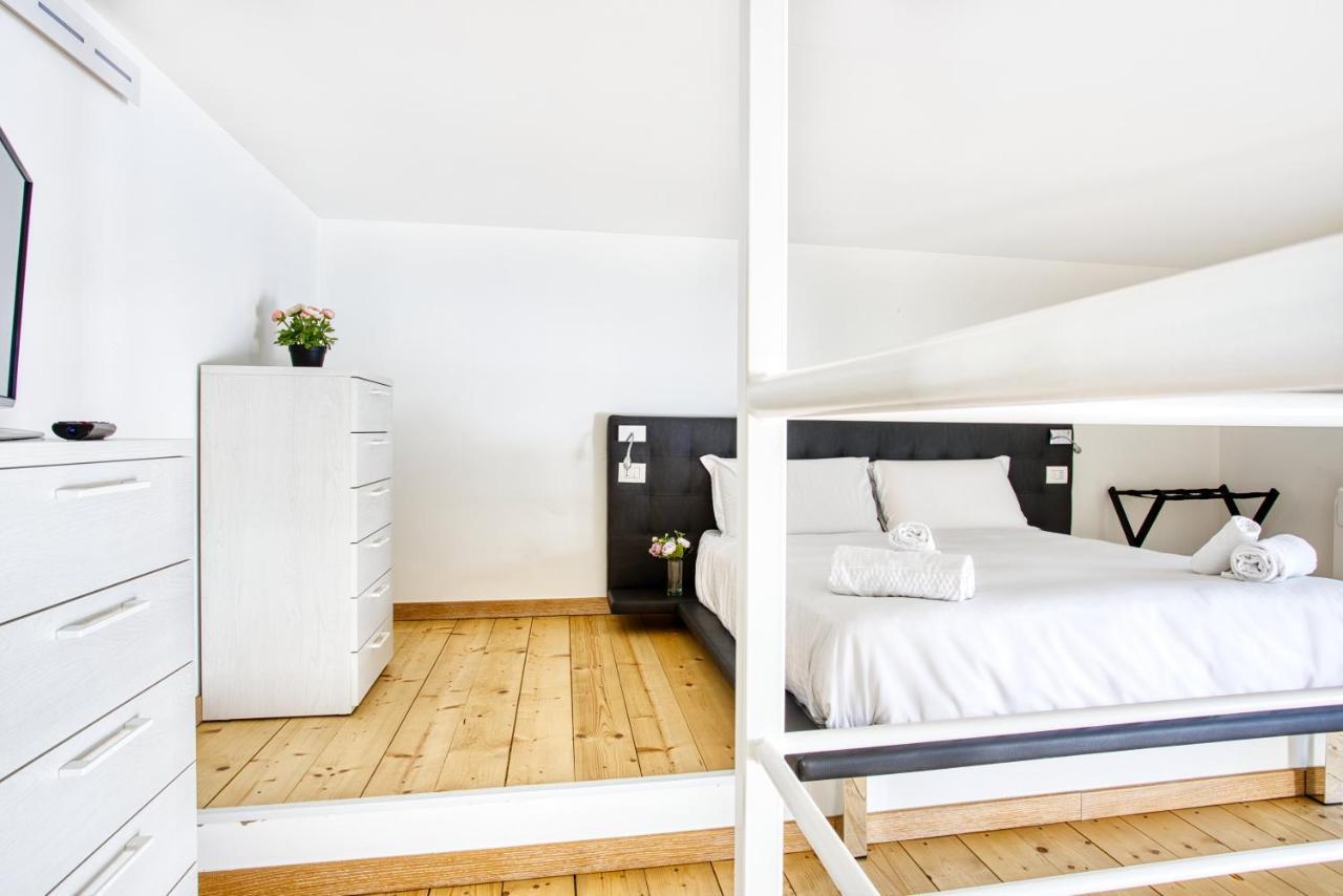 ミラノJoivy Charismatic 1-Bed Flat With Parkingアパートメント エクステリア 写真
