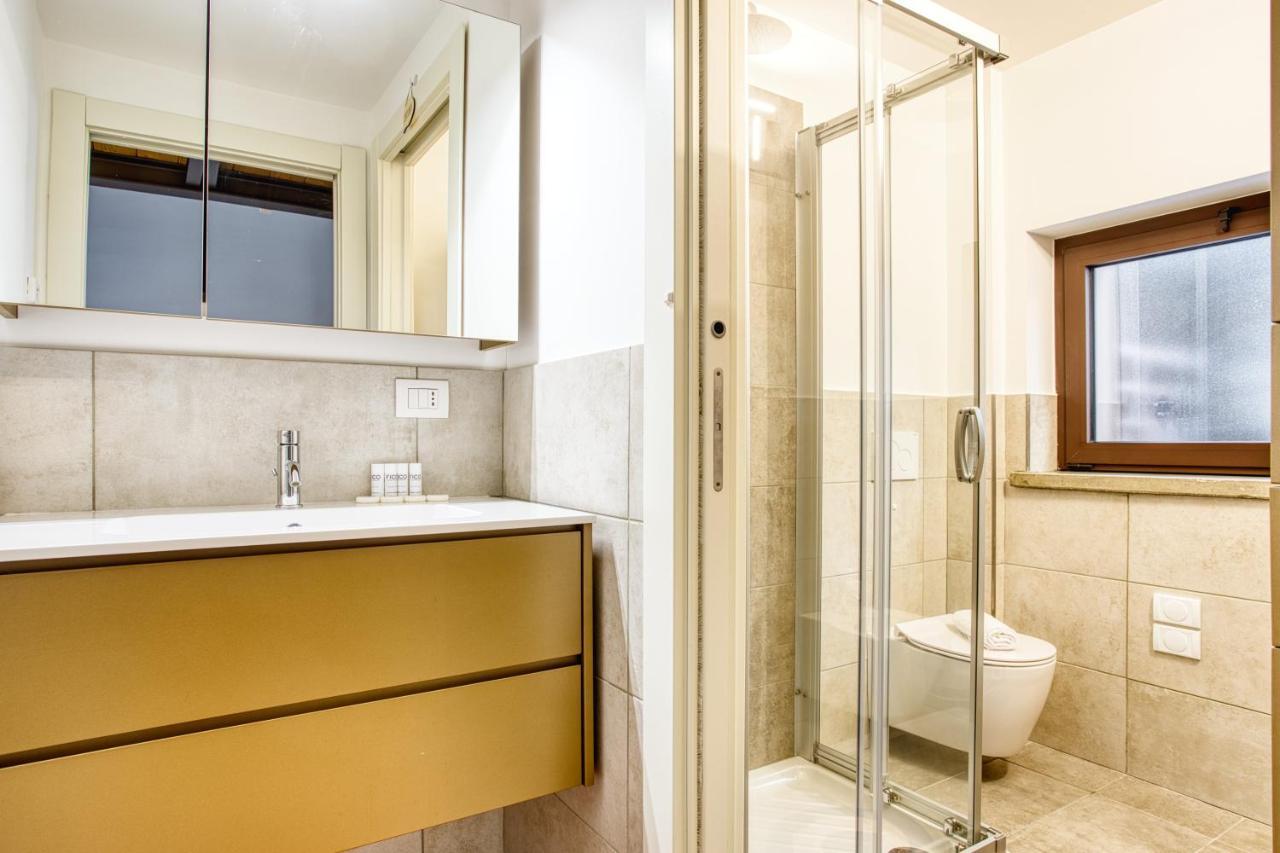 ミラノJoivy Charismatic 1-Bed Flat With Parkingアパートメント エクステリア 写真