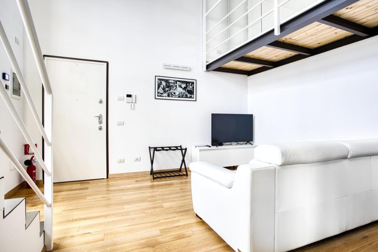 ミラノJoivy Charismatic 1-Bed Flat With Parkingアパートメント エクステリア 写真