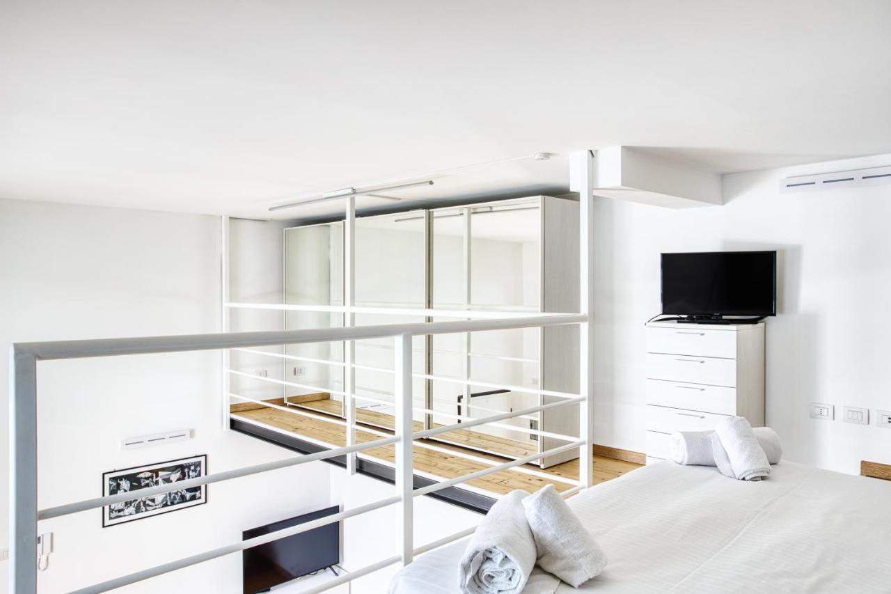 ミラノJoivy Charismatic 1-Bed Flat With Parkingアパートメント エクステリア 写真