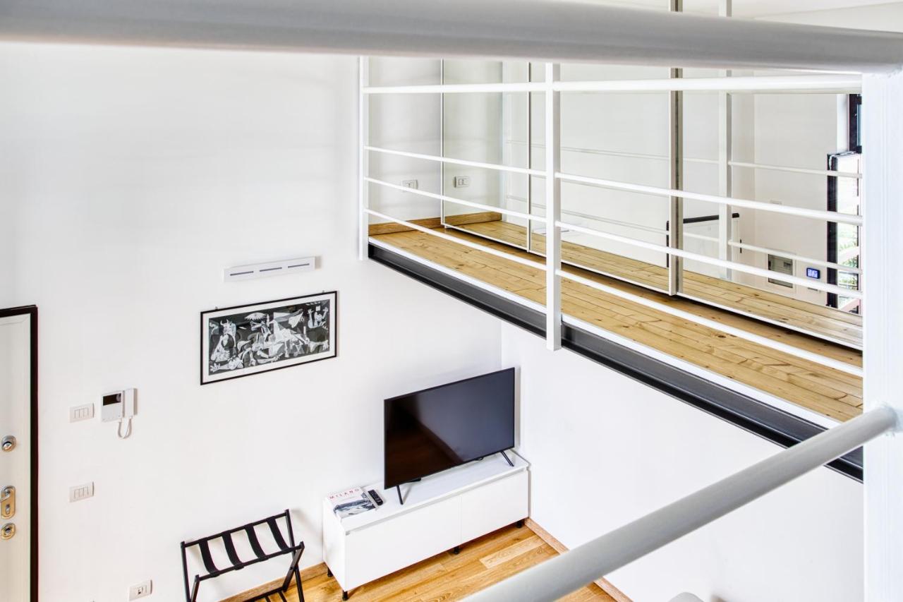 ミラノJoivy Charismatic 1-Bed Flat With Parkingアパートメント エクステリア 写真